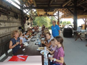 Medgeneracijsko srečanje pod kozolcem