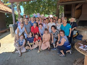 Baloni prijateljstva povezali tri generacije Polzelanov