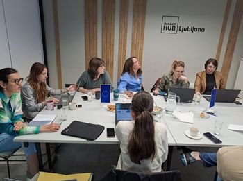 »Ustavimo nadlegovanje na delovnem mestu v medijski industriji v Sloveniji, na Hrvaškem, v Srbiji ter Bosni in Hercegovini« »Ustavimo nadlegovanje na delovnem mestu v medijski industriji v Sloveniji, na Hrvaškem, v Srbiji ter Bosni in Hercegovini«