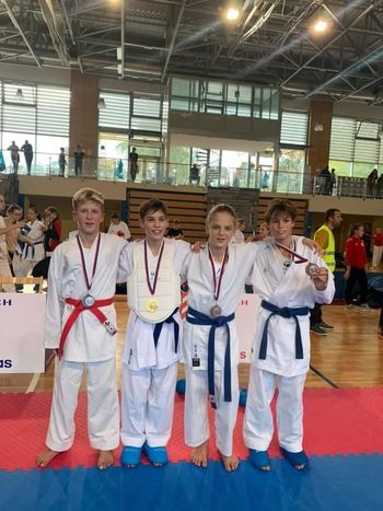 Tekmovalci Karate kluba Pozela odlično nastopili v Mariboru