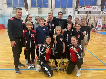 Polzelski karateisti bogatejši za tri državne prvakinje