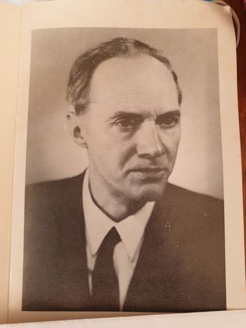 Slovenski narodni dom v Trstu in gledališki umetnik Stane Raztresen