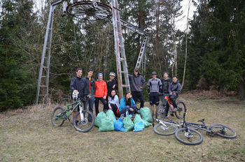 Gorski kolesarji smo čistili gozd Gorski kolesarji smo čistili gozd