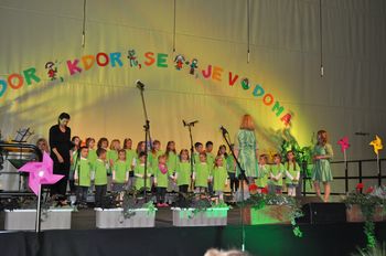 Kdor poje, kdor pleše, se igra, je v vrtcu Mavrica doma