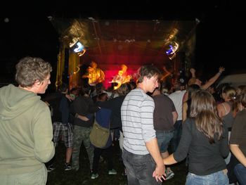 Bukafest razgibal Vrhavč v ritmih popa, rocka in heavy metala 