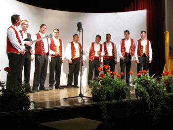 Dalmatinska klapa ''Bibinje'' ob prazniku krajevne skupnosti v vojniku