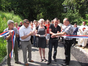 Otvoritev asfaltirane ceste v Zabukovju 