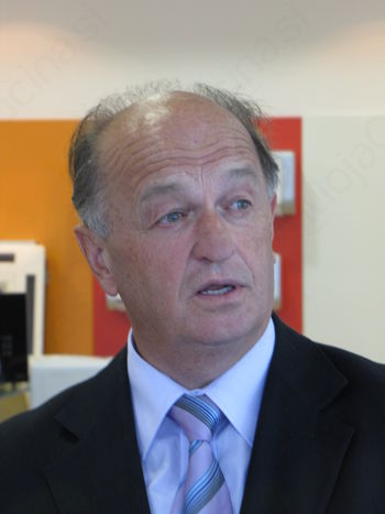 Spoštovane občanke in občani, spoštovane bralke in bralci