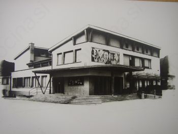 Dva pogleda na lokal v Kulturnem domu Deskle