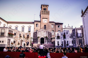 Figaro bo 'bril' na Policah