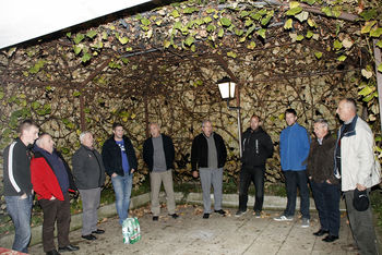 Člani moškega pevskega zbora  Janko Kersnik obujali stare običaje 