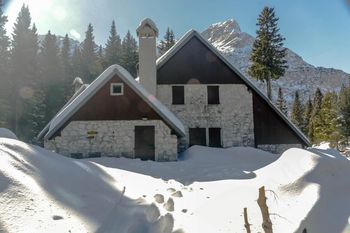 Odprtje zimske sezone v Planinskem domu pri Krnskih jezerih in turna smuka