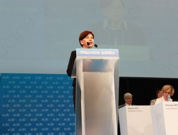 Odgovorna politika,ki je blizu ljudem! Odgovorna politika,ki je blizu ljudem!