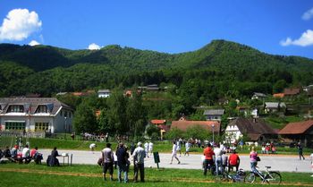 12 ekip od Logatca do Ljubljane