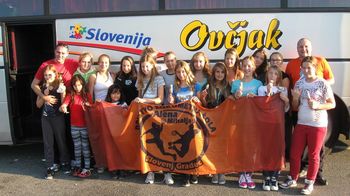 Družini v Bosni pomagali graditi dom Družini v Bosni pomagali graditi dom