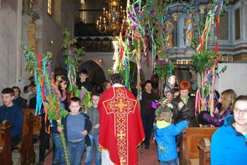 CVETNA NEDELJA V STUDENICAH - BLAGOSLOV ZELENJA