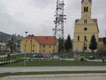 Podreti, prenoviti ali … 