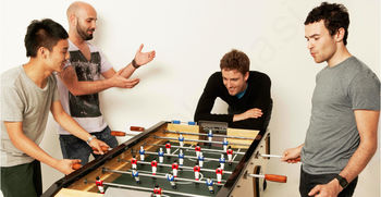 IGRANJE NAMIZNEGA NOGOMETA S SIMONOM ZORMANOM