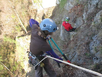 Čistili so tudi prepadno grajsko skalo