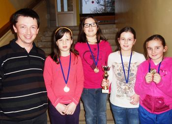 Dekleta do 12 let postale področne ekipne prvakinje  v šahu