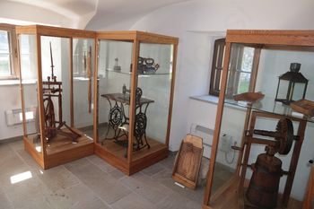 Nova zbirka v pralnici grajskega parka