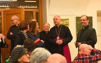 Lepo in dobro s Sinjega vrha potuje med ljudmi Lepo in dobro s Sinjega vrha potuje med ljudmi