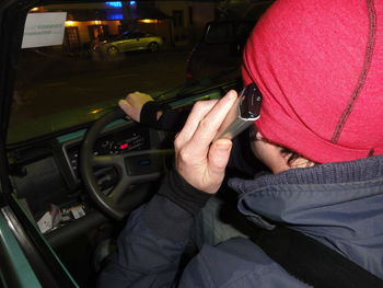 Nevarno telefoniranje med vožnjo