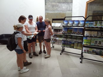 Ajdovski TIC obiskujejo gostje iz celega sveta