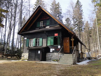 Koča pod Golaki v najem Koča pod Golaki v najem