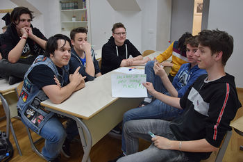 Davki: zgolj breme ali tudi pravica?