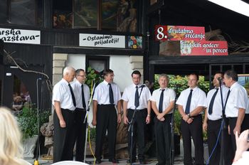 OKTET SV. MIHAELA VRANSKO na 8. družabnem srečanju ljudskih pevcev in godcev v Petrovčah