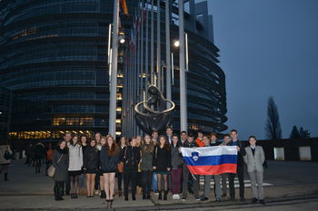 Dijaki Škofijske gimnazije Vipava v Evropskem parlamentu Dijaki Škofijske gimnazije Vipava v Evropskem parlamentu