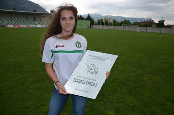Izabeli Križaj priznanje Društva Nogometna šola Ajdovščina Izabeli Križaj priznanje Društva Nogometna šola Ajdovščina
