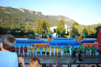 Zabavni val pljusknil čez ajdovski bazen