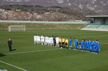 Zelenčki pod Čavnom zlahka z azzurrini Zelenčki pod Čavnom zlahka z azzurrini