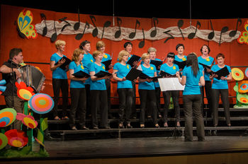 Vzgojiteljice prepevajo Vzgojiteljice prepevajo