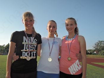 Maja z zlato in bronasto medaljo na pokalu APS za člane in članice.