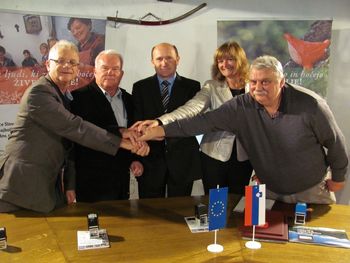 Občina Litija ena izmed prvih slovenskih občin na poti k cilju 100-odstotno samozadostnih skupnosti Občina Litija ena izmed prvih slovenskih občin na poti k cilju 100-odstotno samozadostnih skupnosti