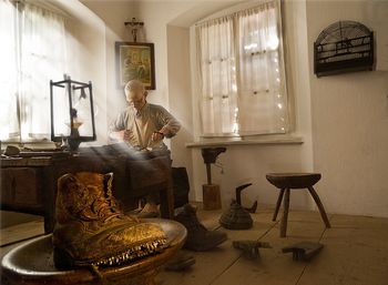 TRŽIŠKI MUZEJ PRAZNUJE 50 LET IN ODPIRA STALNO ČEVLJARSKO ZBIRKO