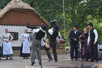 Folkloristi odplesali v Beltince Folkloristi odplesali v Beltince