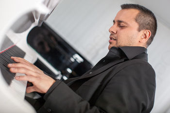 Uroš Perić na dobrodelni prireditvi v Novi Cerkvi