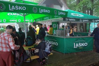 Planina nad Vrhniko rajala kljub dežju