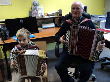 Diatonična harmonika za staro in mlado