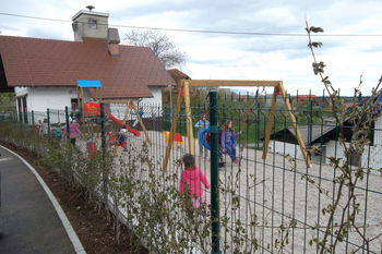 Novo igrišče in avtobusna postaja v Zasipu