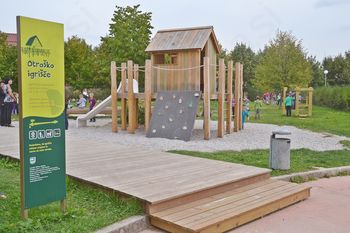 Za najmlajše dve prenovljeni igrišči