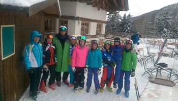 Mladi športniki mednarodnih zimskih iger doma 