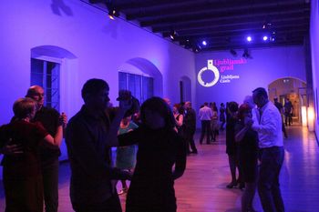 "Ljubezenske pesmi" in ples na gradu