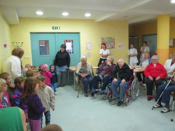 Vrtec Vransko obiskal oskrbovance doma sv. Rafaela