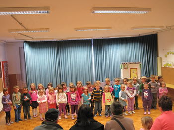 Dedki in babice v vrtcu v Krašnji Dedki in babice v vrtcu v Krašnji