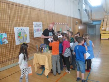 Zaključek bralne značke in obisk Primoža Suhadolčana Zaključek bralne značke in obisk Primoža Suhadolčana